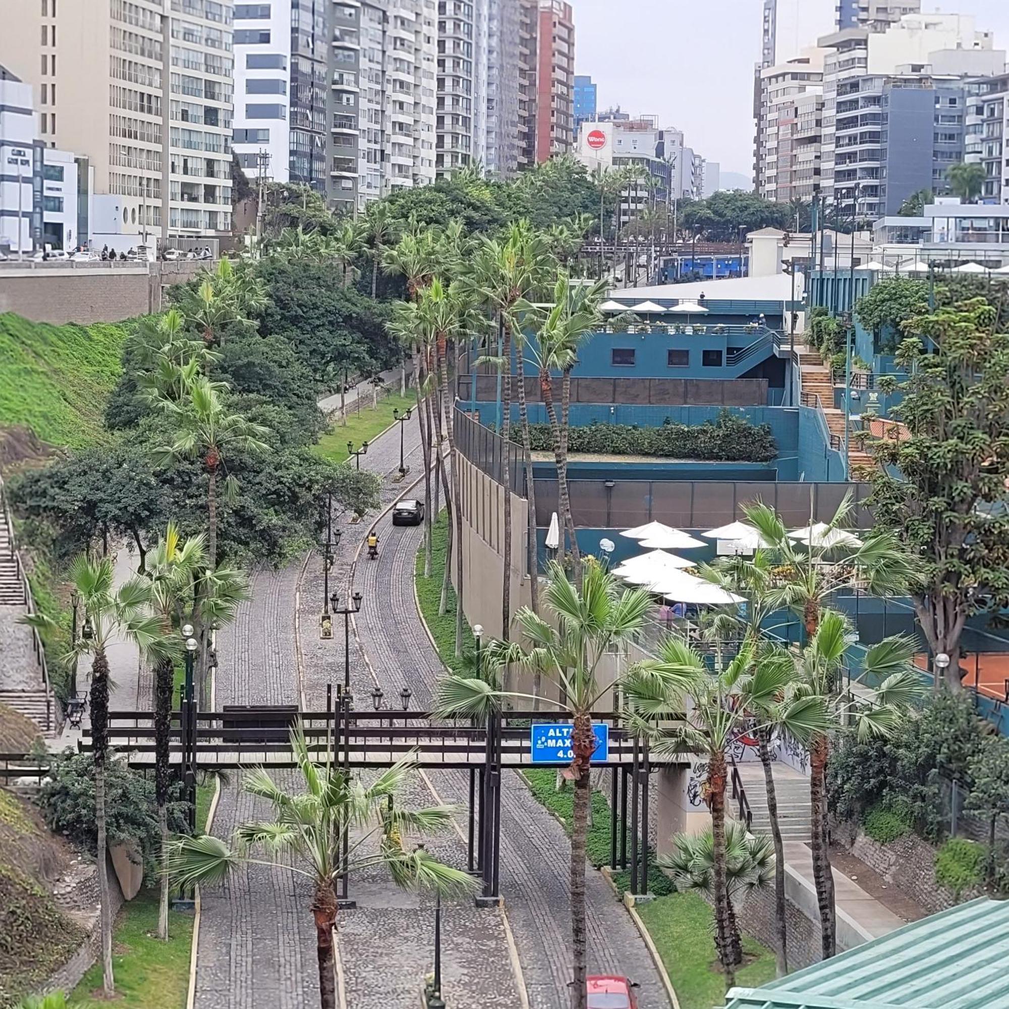 The Guest House 1 At The Booming Center Of Miraflores, Lima - Peru Экстерьер фото
